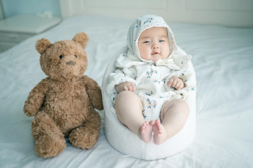 玉溪宝宝吃不饱母乳的症状